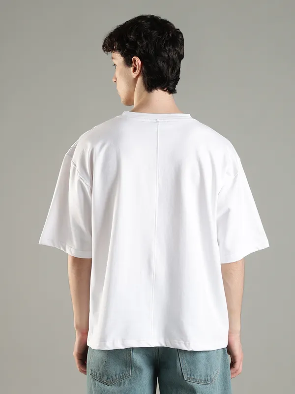 Snow_White_Cotton_Round_Neck_Reg_Fit_Printed_Tee_For_Men