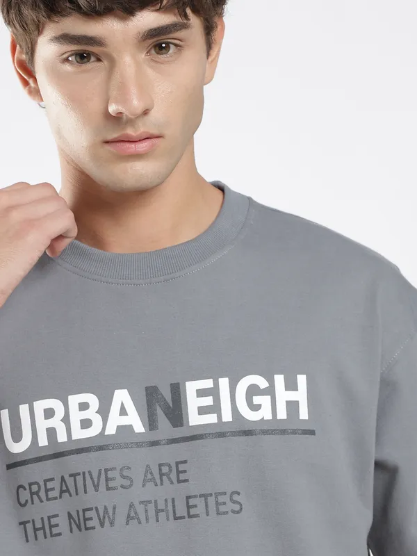 Steel_Grey_Cotton_Round_Neck_Reg_Fit_Printed_Tee_For_Men