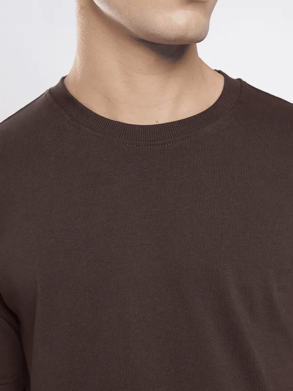 Chocolate_Brown_Cotton_Round_Neck_Reg_Fit_Plain_Tee_For_Men