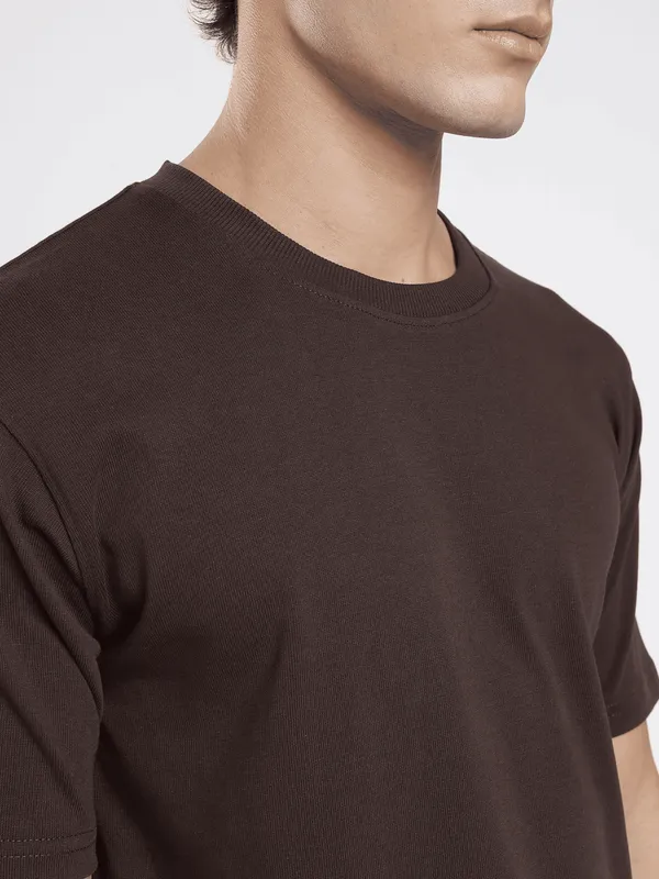 Chocolate_Brown_Cotton_Round_Neck_Reg_Fit_Plain_Tee_For_Men