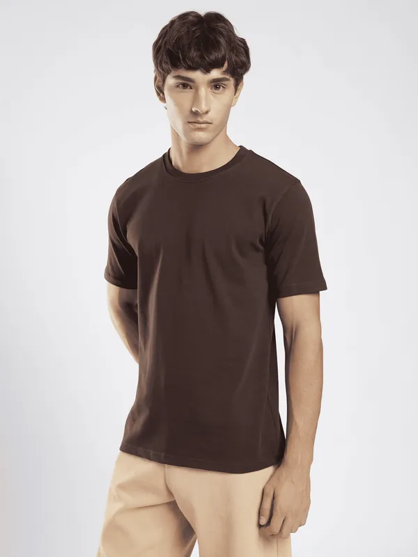 Chocolate_Brown_Cotton_Round_Neck_Reg_Fit_Plain_Tee_For_Men