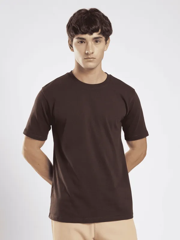 Chocolate_Brown_Cotton_Round_Neck_Reg_Fit_Plain_Tee_For_Men