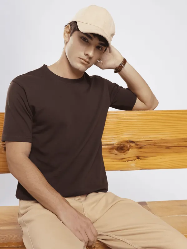 Chocolate_Brown_Cotton_Round_Neck_Reg_Fit_Plain_Tee_For_Men