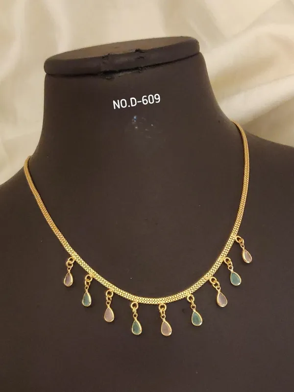 Gold_Metal_With_Gemstone_Necklace_For_Women