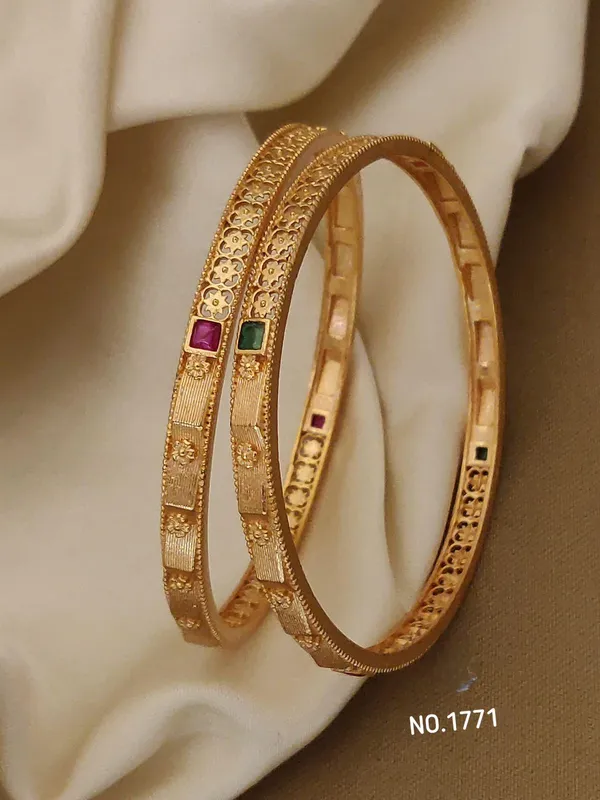Gold_Plated_Metal_Bangles_For_Women