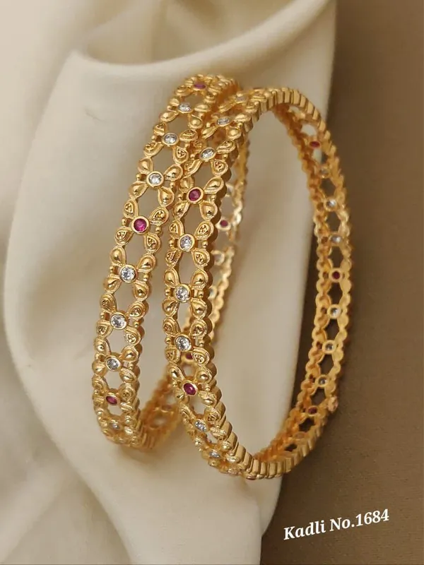 Gold_Plated_Metal_Bangles_For_Women