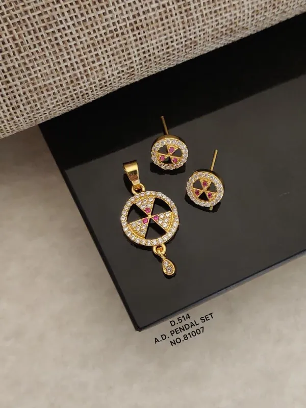 Gold_Plated_Alloy_Pendant_For_Women