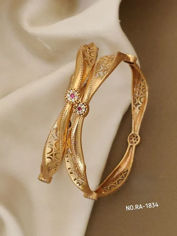 Gold_Plated_Metal_Bangles_For_Women