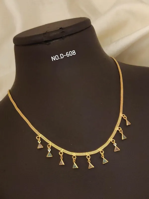 Gold_Metal_Necklace_For_Women