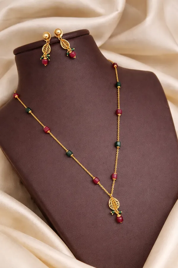 Gold_Alloy_Necklace_For_Women
