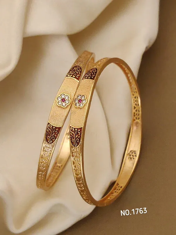 Gold_Plated_Metal_Bangles_For_Women(Set_of_2/4)
