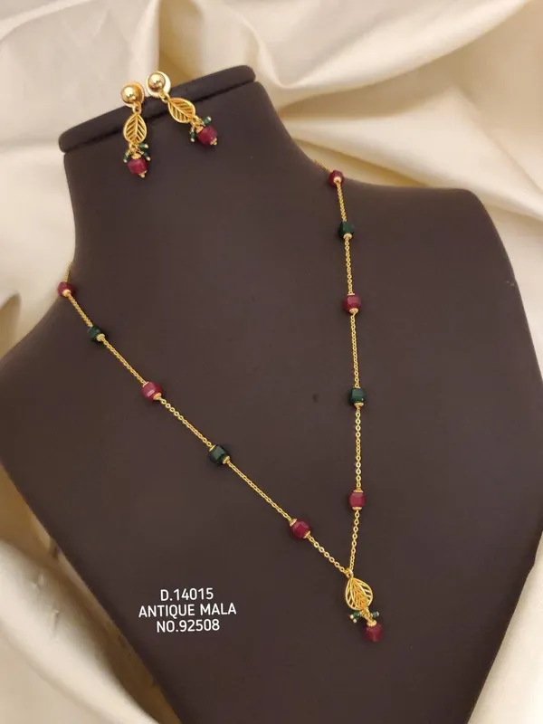 Gold_Alloy_Necklace_For_Women