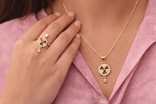 Gold_Plated_Alloy_Pendant_For_Women