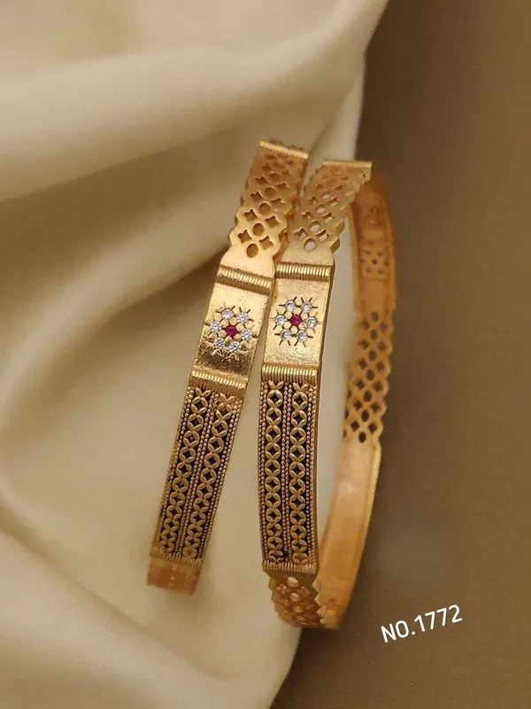 Gold_Plated_Metal_Bangles_For_Women