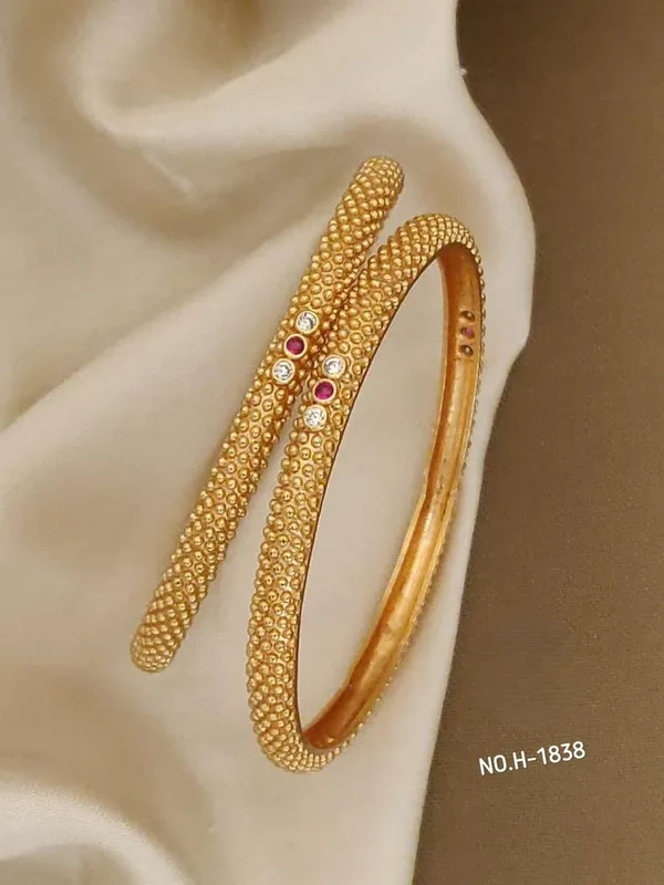 Gold_Plated_Metal_Bangles_For_Women