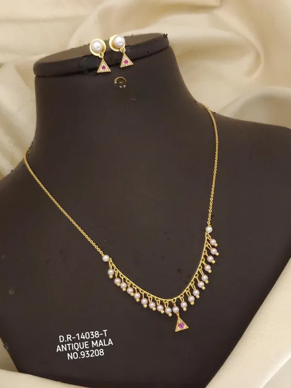 Gold_Alloy_Pendant_For_Women