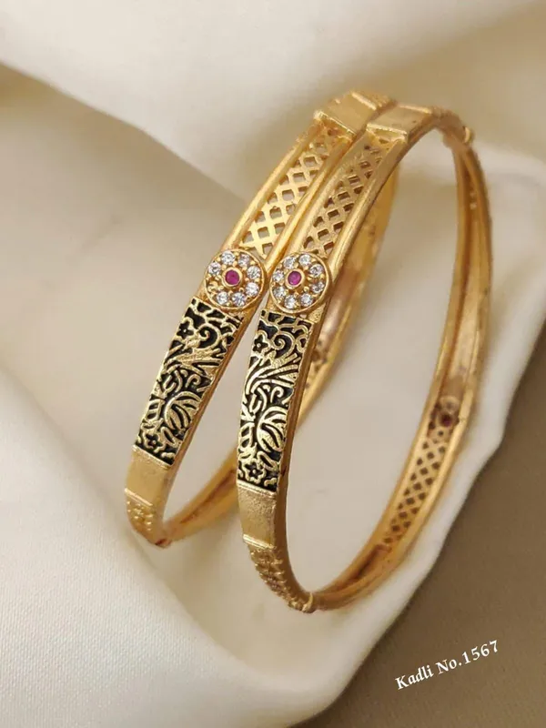 Gold_Plated_Metal_Bangles_For_Women