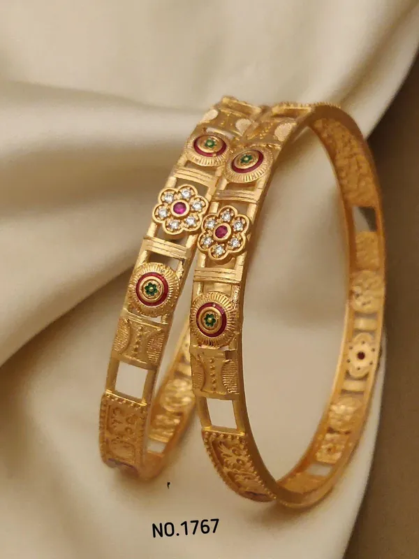 Gold_Plated_Metal_Bangles_For_Women(Set_of_2/4)
