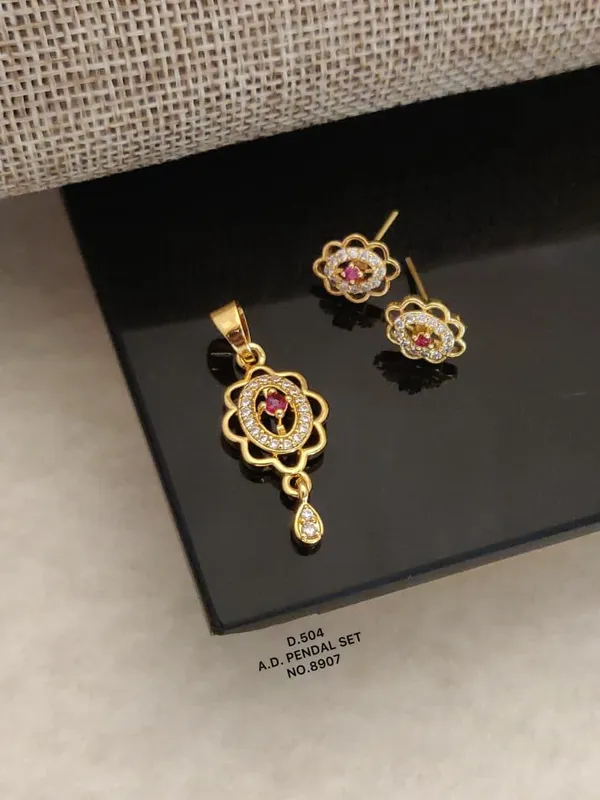 Gold_1_Gram_Forming_Metal_With_Gold_Plating_Pendant_For_Women