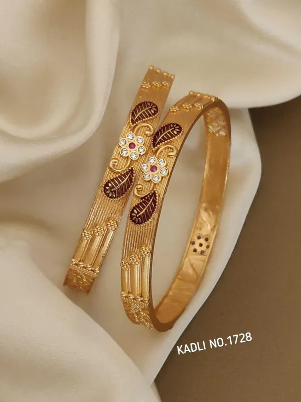 Gold_Alloy_Bangles_For_Women
