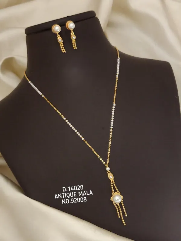 Gold_Alloy_Necklace_For_Women