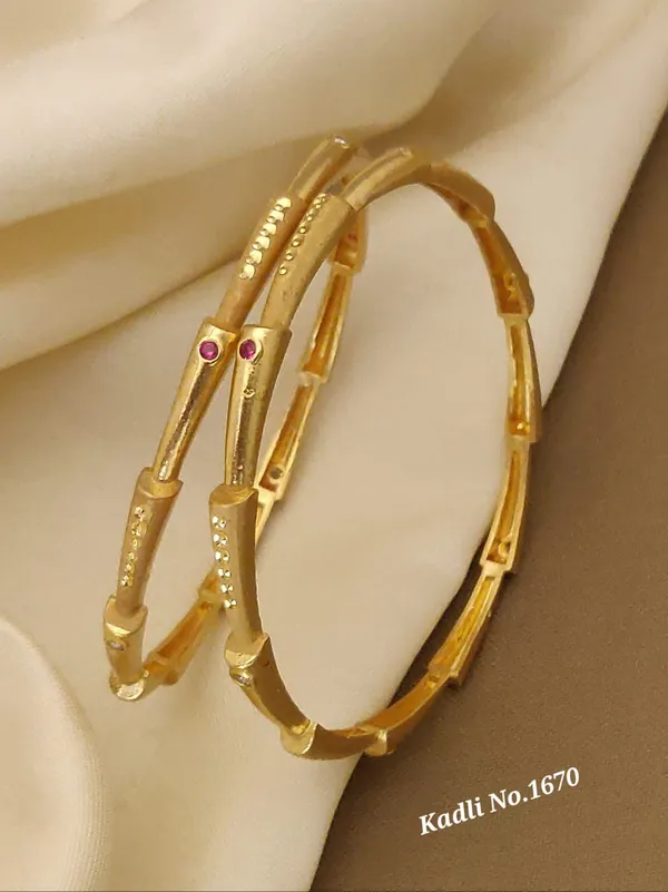 Gold_Alloy_Bangles_For_Women(Set_of_2/4)