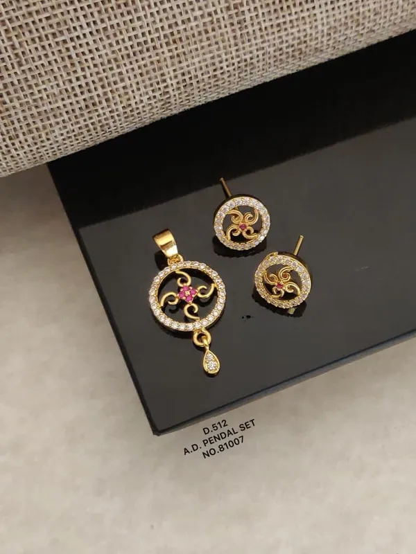 Gold_Plated_Pendant_For_Women