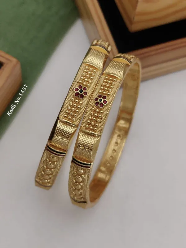 Gold_Plated_Metal_Bangles_For_Women