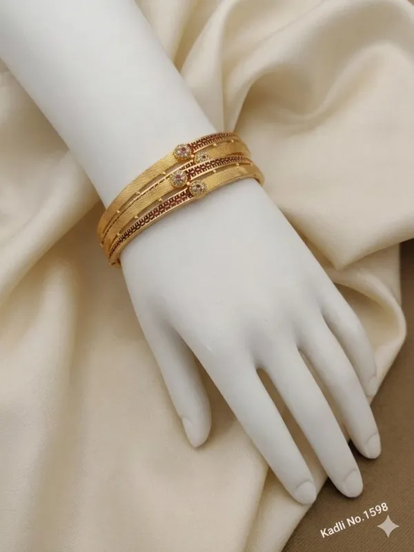 Gold_Toned_Metal_Bangles_For_Women
