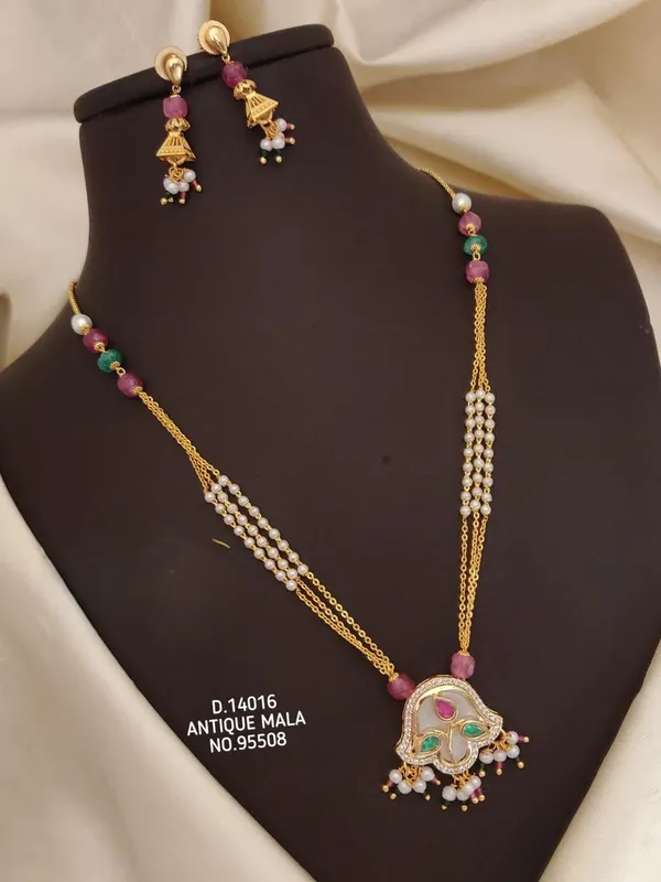 Gold_Alloy_Necklace_For_Women