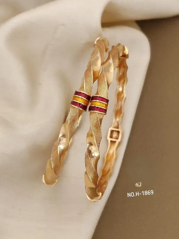 Gold_Plated_Metal_Bangles_For_Women
