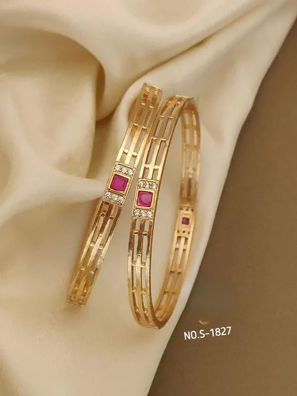 Gold_Plated_Metal_Bangles_For_Women