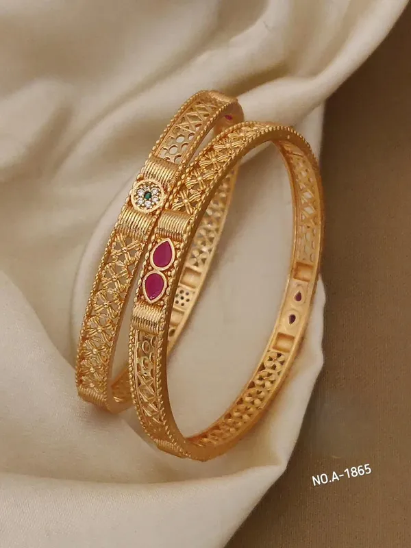 Gold_Plated_Metal_Bangles_For_Women(Set_of_2/4)