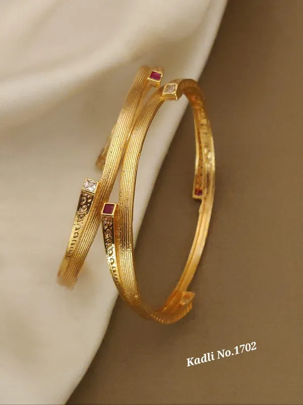 Gold_Brass_Bangles_For_Women(Set_of_2/4)