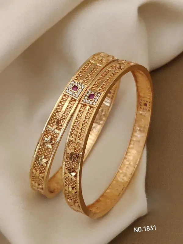 Gold_Brass_Bangles_For_Women(Set_of_2/4)