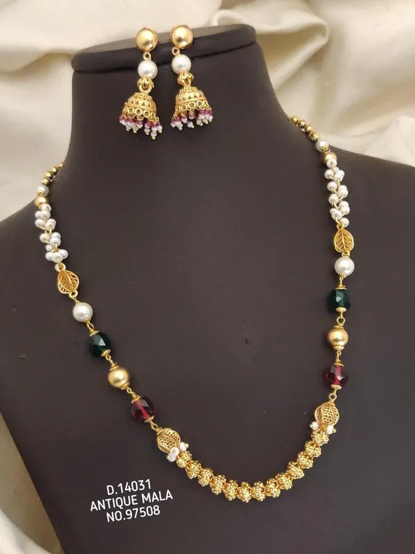 Gold_Alloy_Necklace_For_Women