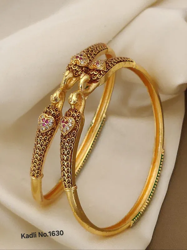 Gold_Plated_Metal_Bangles_For_Women