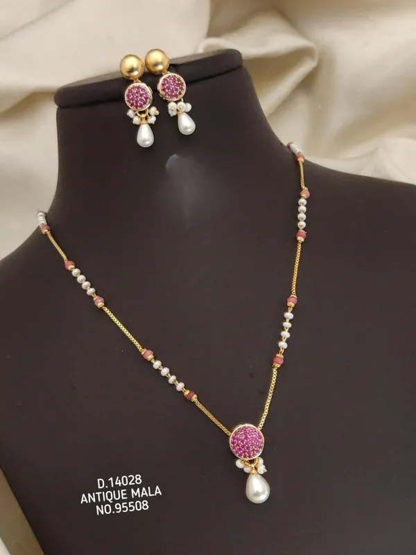 Gold_Alloy_Pendant_For_Women
