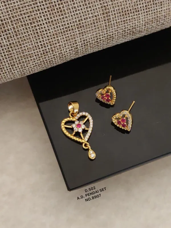 Gold_Alloy_Pendant_For_Women