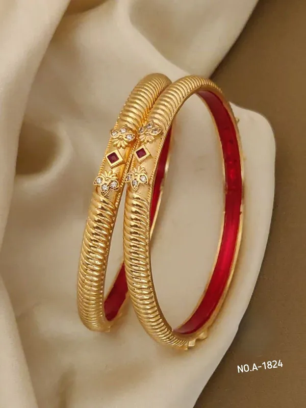 Gold_Brass_Bangles_For_Women(Set_of_2/4)
