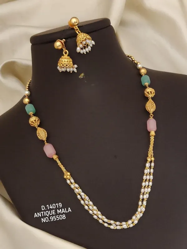 Gold_Alloy_Necklace_For_Women