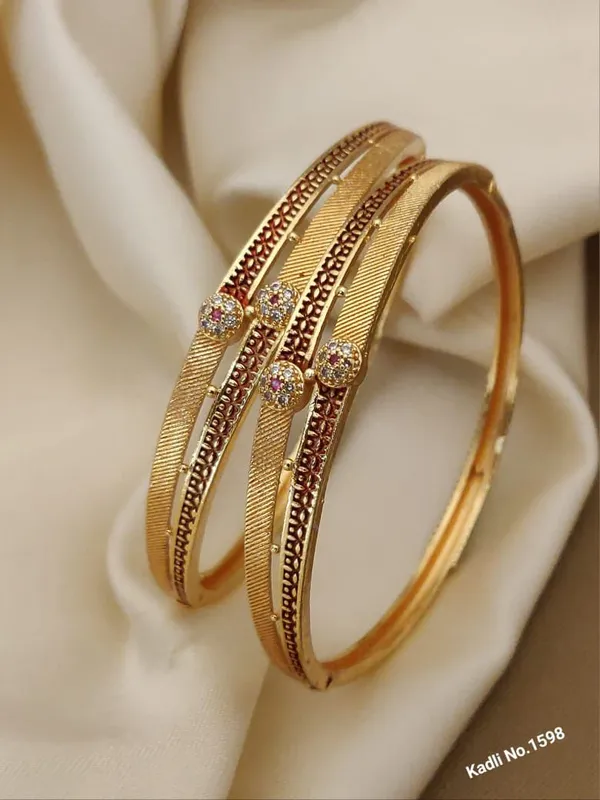 Gold_Toned_Metal_Bangles_For_Women