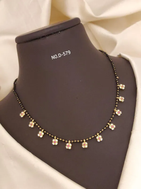 Gold_Alloy_Necklace_For_Women