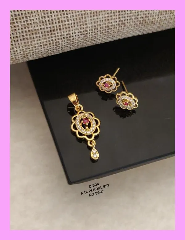 Gold_1_Gram_Forming_Metal_With_Gold_Plating_Pendant_For_Women