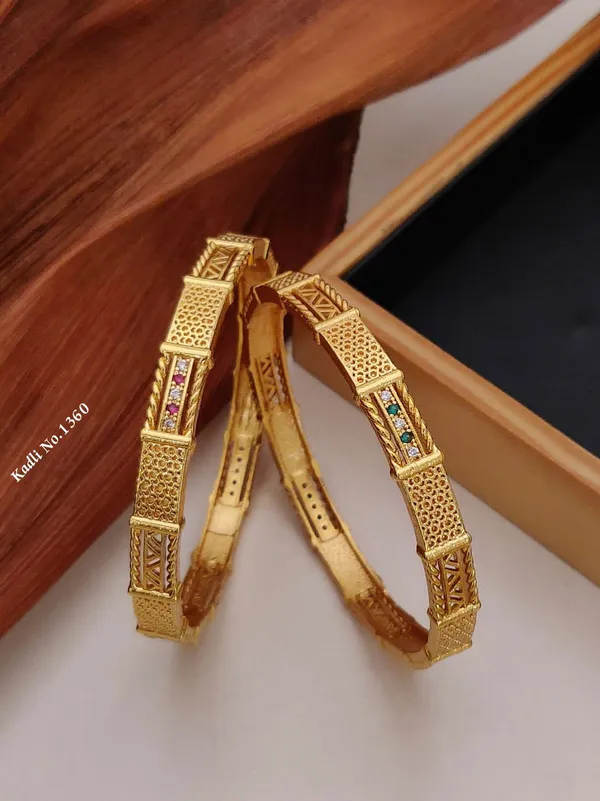 Gold_Brass_Bangles_For_Women(Set_of_2/4)