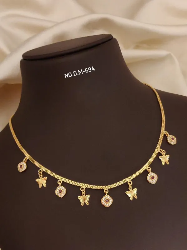 Gold_Alloy_Necklace_For_Women