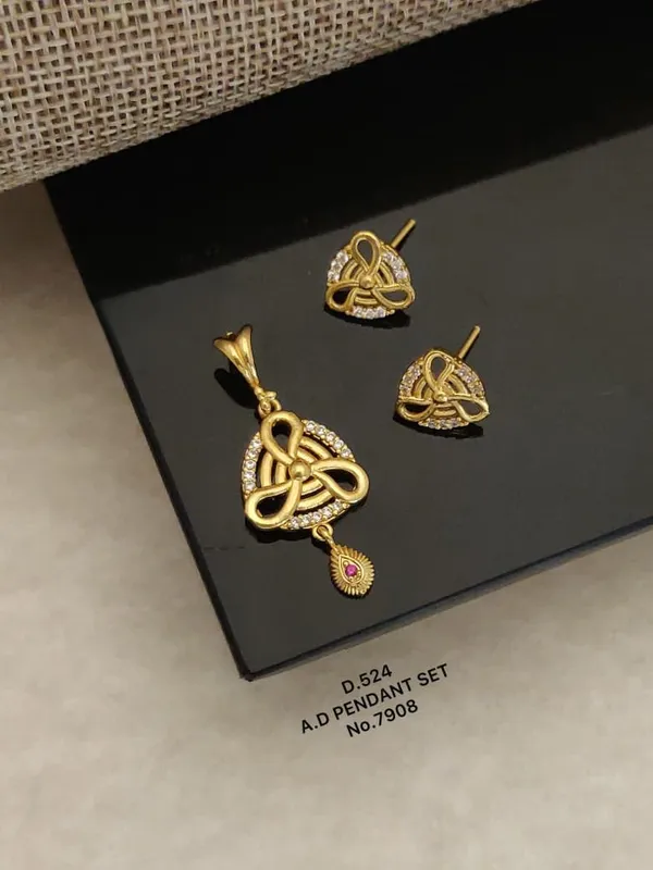 Gold_Alloy_Pendant_For_Women