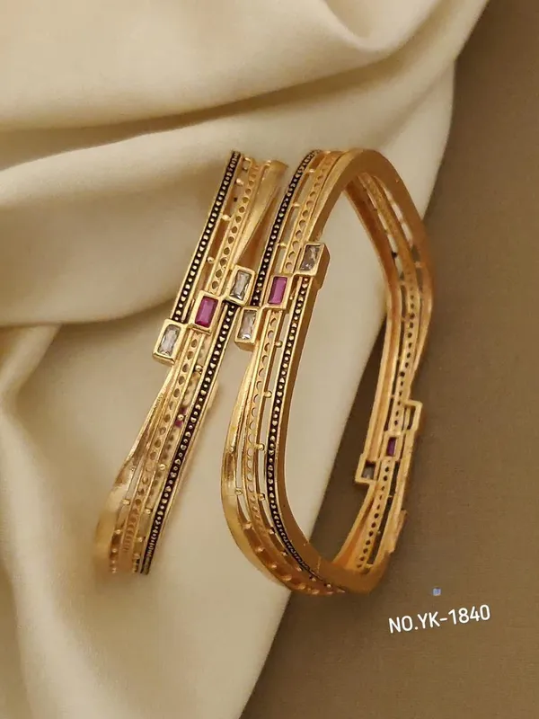 Gold_Metal_With_Gemstone_And_Beads_Bangles_For_Women