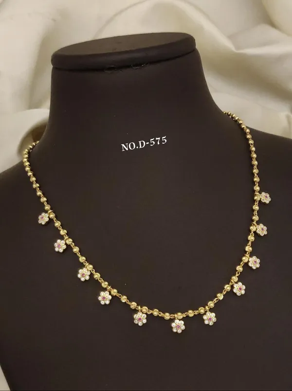 Gold_Alloy_Necklace_For_Women