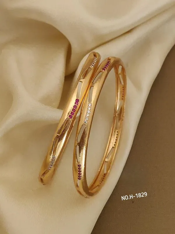 Gold_Brass_Bangles_For_Women(Set_of_2/4)